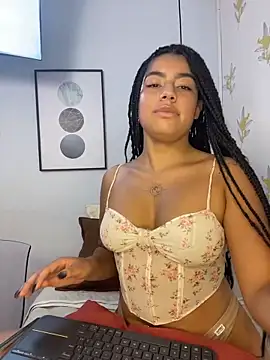 Laia_white Chat XXX in diretta