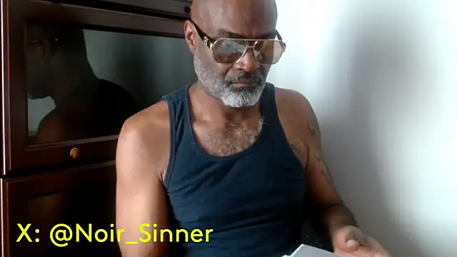 sinnernoir: διαδικτυακό σόου στην κάμερα