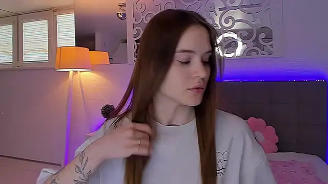 LuisaClover: απευθείας συνομιλία ΧΧΧ