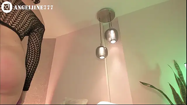 angeline-777のライブXXXチャット