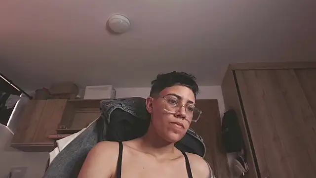 Chat XXX ao vivo de Cutie_Shy_