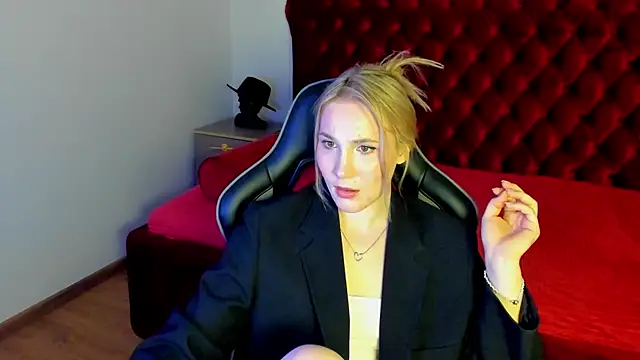 XXX chat uživo modela ElaraVoltage