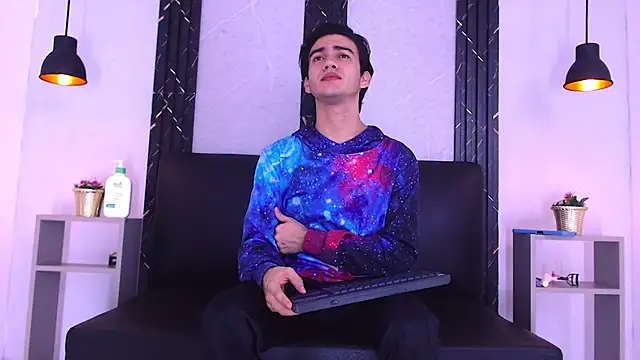 Feiccer_Castquer: διαδικτυακό σόου στην κάμερα