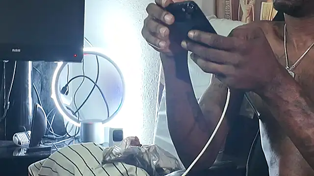 Triggerhappycj100's Live XXX Chat