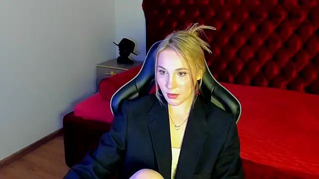 Chat +18 de ElaraVoltage ao vivo