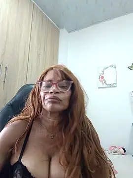 BustyMilf_ Show in webcam