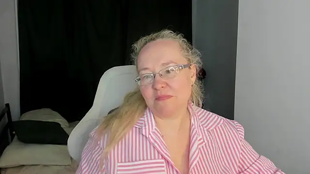 ViolaSmithh's Live Chat Room