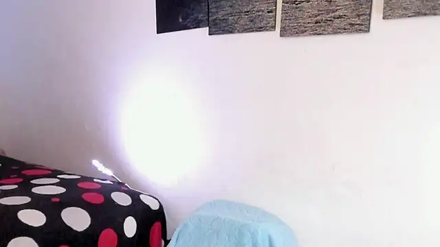 chloe_kisses' Live XXX Chat