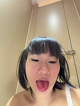 wemroudeyu's Live Sex Cam Show