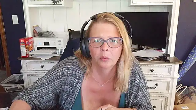 Chat +18 de Stickywethoney ao vivo