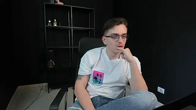 Show modela FelixStarkk na web-kameri