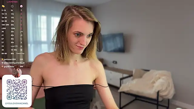 MiaKomoi Adlı Modelin Canlı XXX Sohbeti