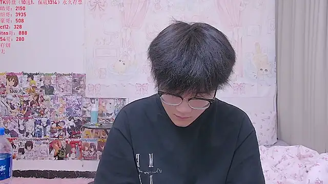 KK-cuteboy Show in webcam