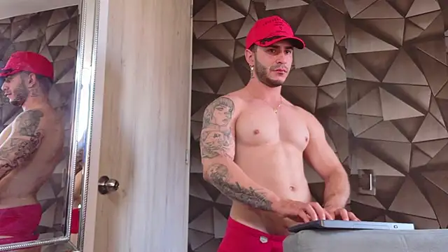 Latino_stud4u's Webcam Show