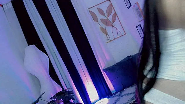 Show modela PrettyBlythes_TS na web-kameri