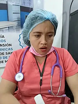 Nurse_Alice-7: διαδικτυακό σόου στην κάμερα