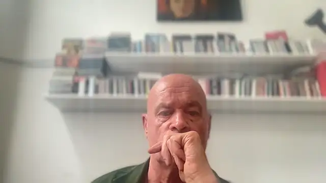 Show modela pletsje na web-kameri