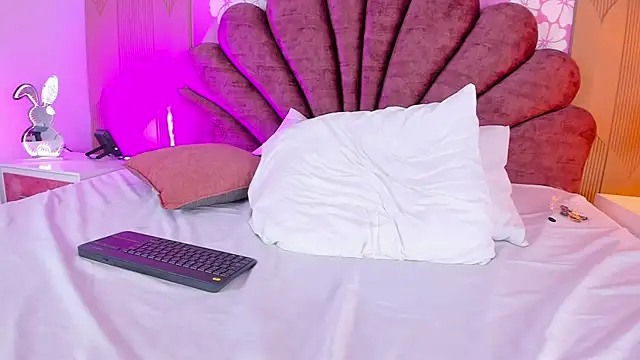 violetsmith1_'s Live XXX Chat