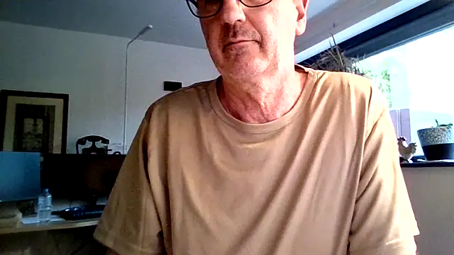 Show modela HotLucas66 na web-kameri