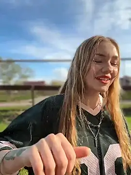 MilaMoone élő XXX-chatje