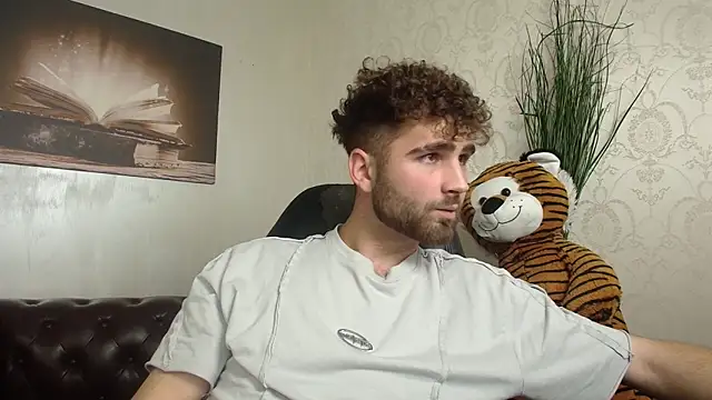 KyloEast Webcam show