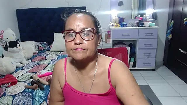 pervert_mommy_ élő XXX-chatje