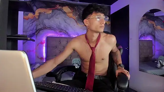 MaxiimoRomano_'s Live XXX Chat