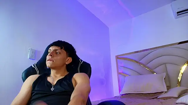 Онлайн чат XXX Milo_Storm
