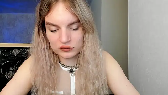 milliKira006 Show in webcam