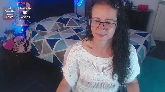 aura_latinax Show in webcam