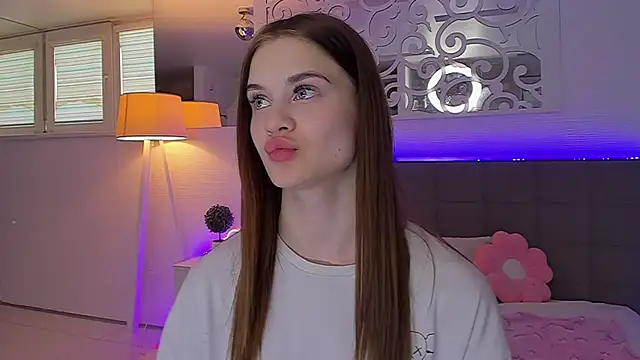 LuisaClover Chat XXX in diretta