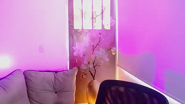 milfrousse 现场XXX聊天