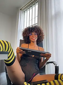 Chat +18 de NaomiClay ao vivo