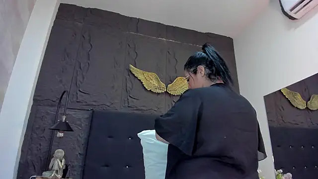 Chatroom XXX en direct de MillaGrey