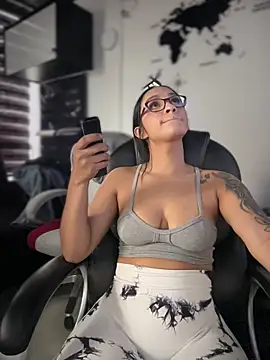 Chat XXX en directo de Isabella-Teen