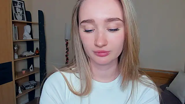 VioletteClaire Adlı Modelin Canlı XXX Sohbeti