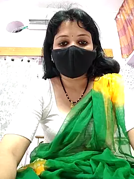 Priyaji7575 Webcam-Show