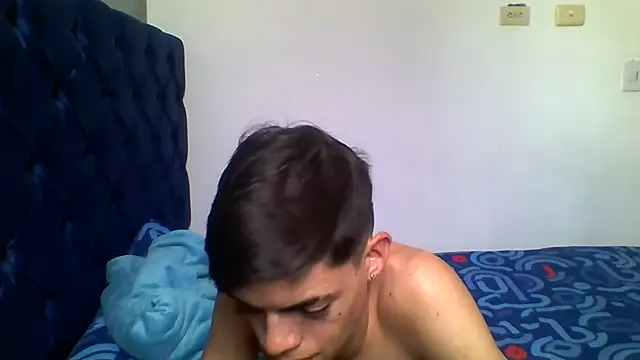 Latinos_2001 – Live XXX-chat