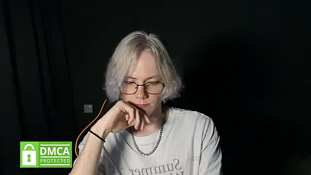 XXX chat uživo modela Keytaro