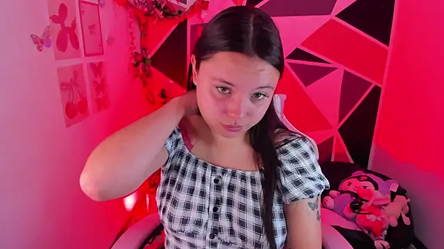 دردشة little_emma0 الجنسية المباشرة