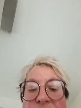 Chat +18 de Bella_Blue6 ao vivo