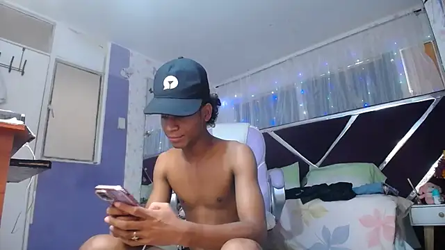 Santy_bigcock_01 Chat XXX live