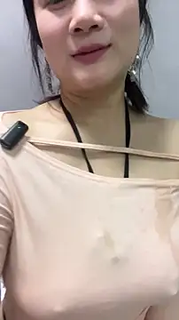 mo-mo-69 Chat XXX live