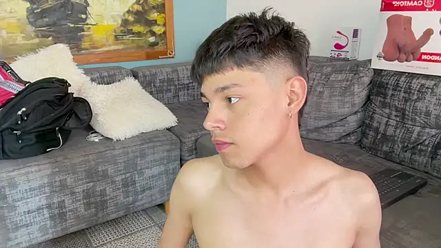 Andy_Belier23: διαδικτυακό σόου στην κάμερα