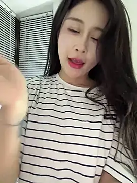 yiyi_3523 webcam show