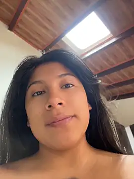 Chat +18 de LinnaGardenia ao vivo