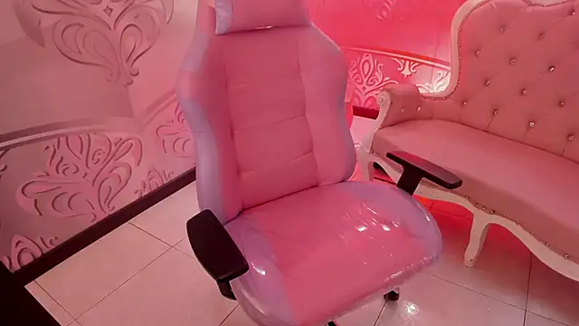 MishRaven élő XXX-chatje