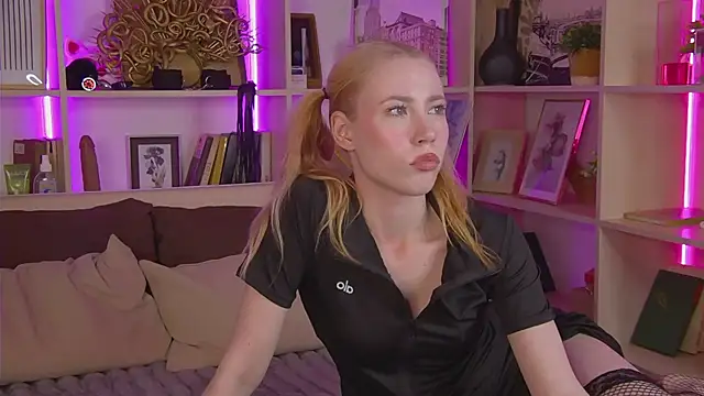 Lola_Gilbert Webcam Show