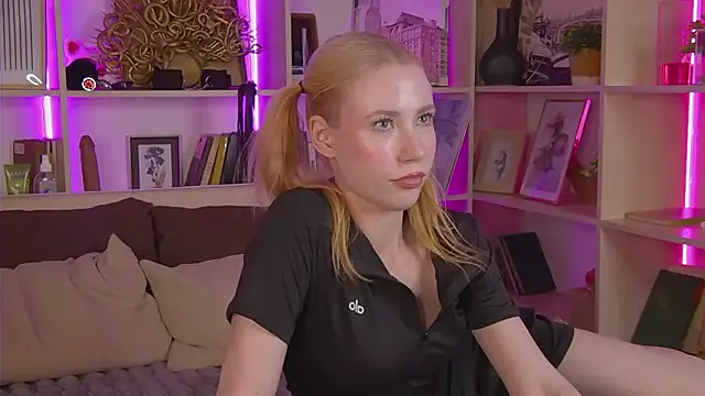 Lola_Gilbert élő XXX-chatje