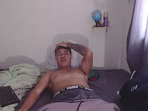 Show modela Ugh_Manux na web-kameri